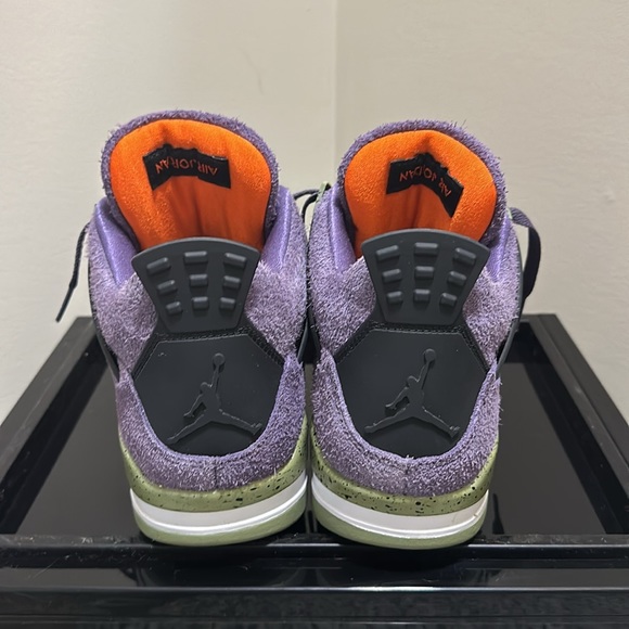 Jordan 4 retro ( canyon purple ) size 11 US men - Picture 3 of 9